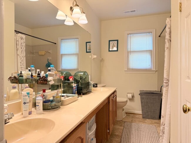Photo - 202 Sheffield Ln