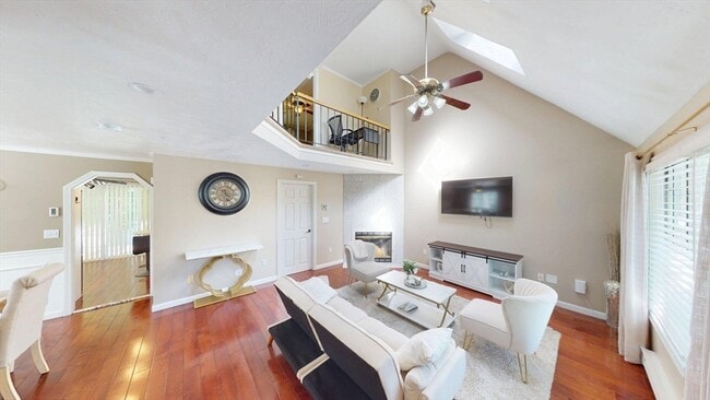 1 Jonathan Cir
