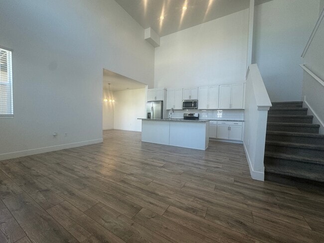Photo - 662 Rosa Ln