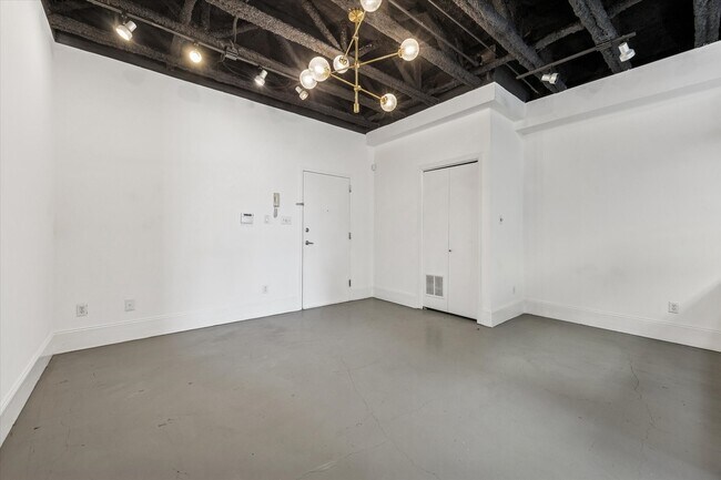 Photo - 5017 Cornish St Unidad 306