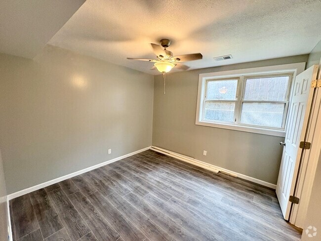 Building Photo - Newly Renovated 1 Bed / 1 Bath in Central ... Rental