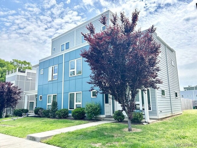 Building Photo - 1104 Perry St Unit B