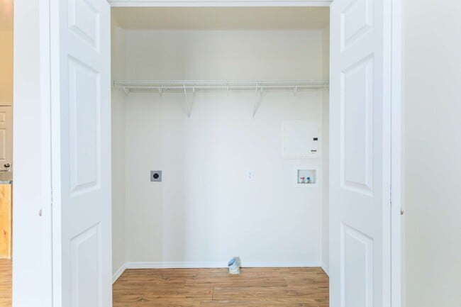Sandstone Heights Apartments Studio Laundry
