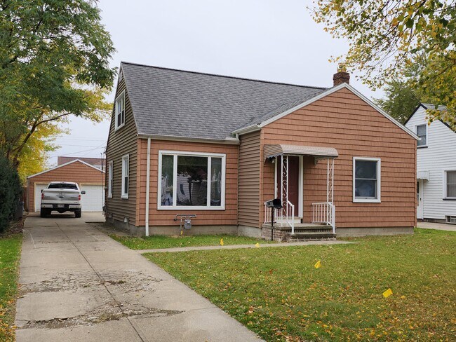 Front - 2813 Silverdale Ave House