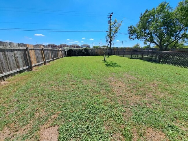 Photo - 1112 Leslie Cir