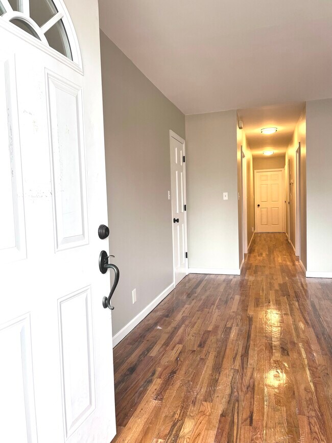 Entryway - 4021 Seton Ave