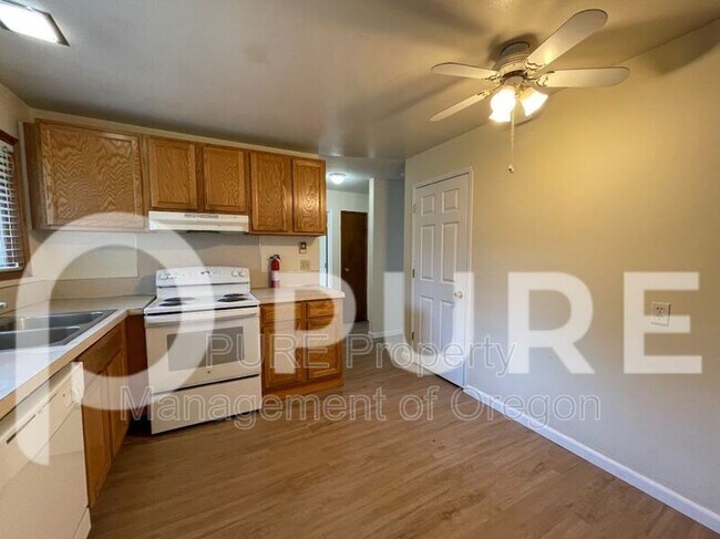 Photo - 14368 SE Lee Ave Unit #2
