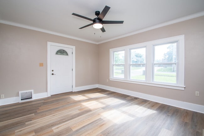 Photo - 3415 N California Ave