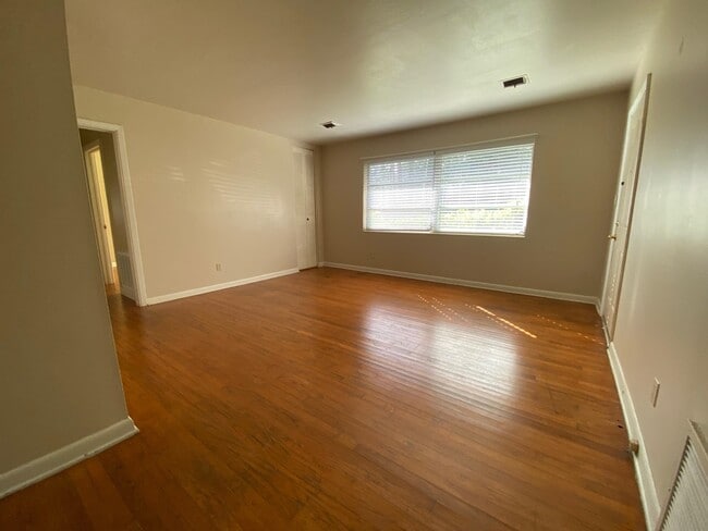 Photo - 1215 Buckingham Dr