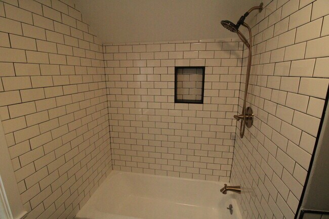 Bath - 7802 W Forest Home Ave Unit 7802