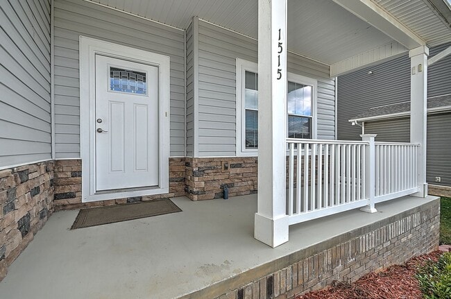 Photo - 4 Bedroom / 2.5 Bath Home  Kingsport, TN