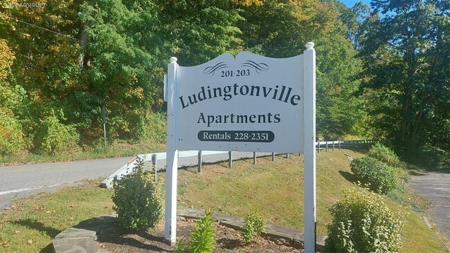 Building Photo - 203 Ludingtonville Rd Unit 201 Rental
