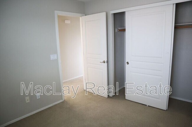 Photo - 1009 E Iris Dr