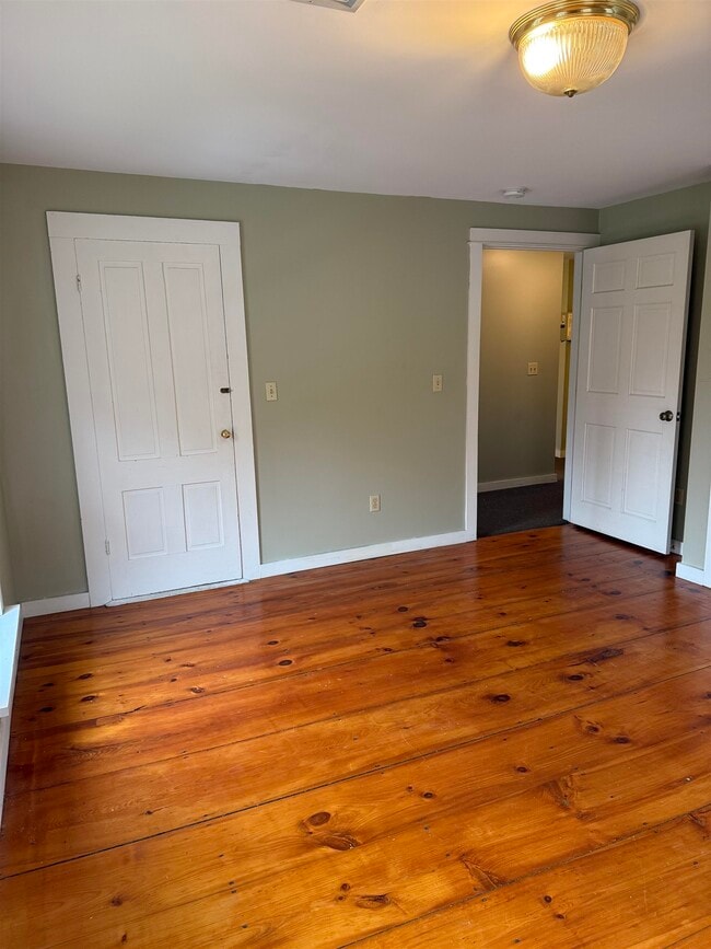 Photo - 586 Bellows Falls Rd