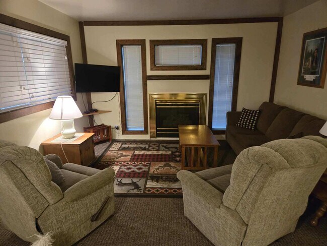 Photo - 165 E White Mountain Blvd