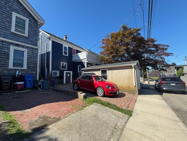14 Dixon St