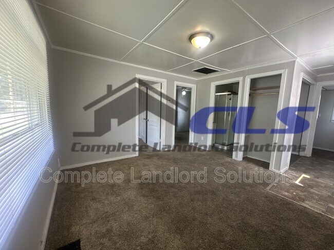 Photo - 916 Kussner St