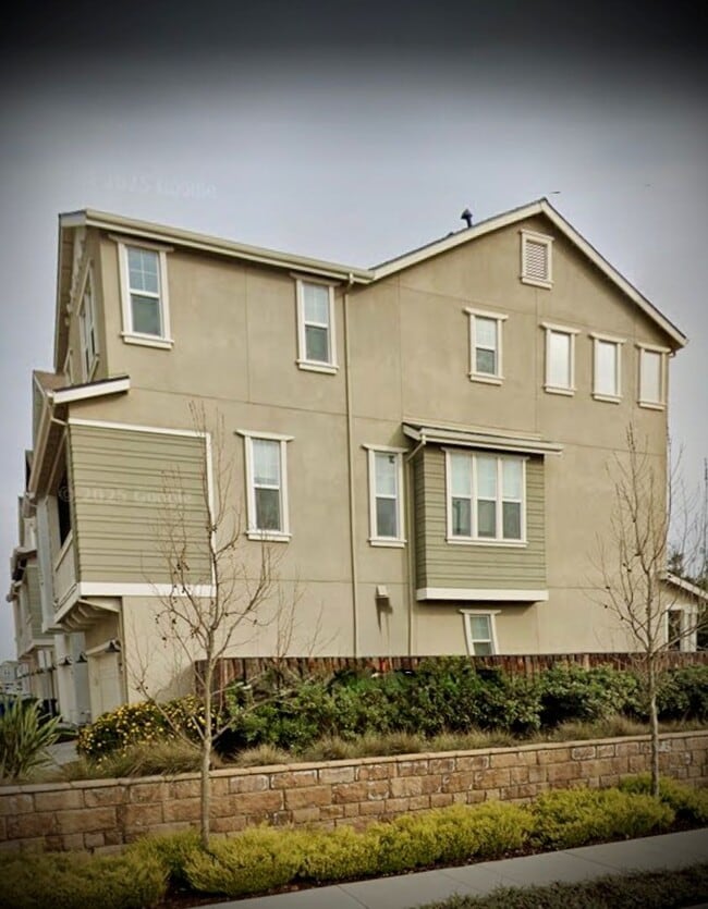 Photo - Luxury 4BR Home with Dual Side Yards, Putt...