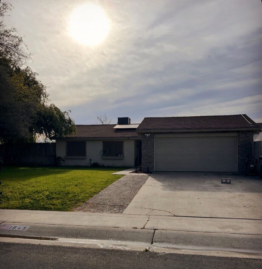 Coming Soon! Home For Rent with pool. Tenant occupied. Please do not disturb tenants. - Coming Soon!  Home For Rent with pool. Tenant occupied. Please do not disturb tenants.