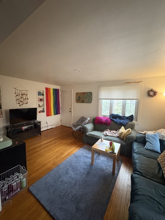 Photo - 525 E Pleasant St