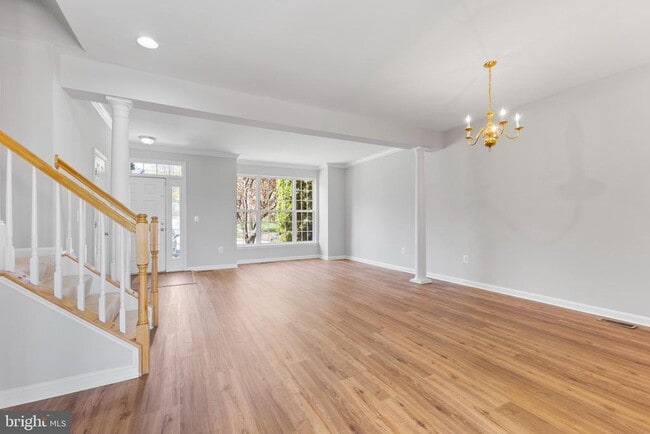 Photo - 2925 Rotterdam Loop