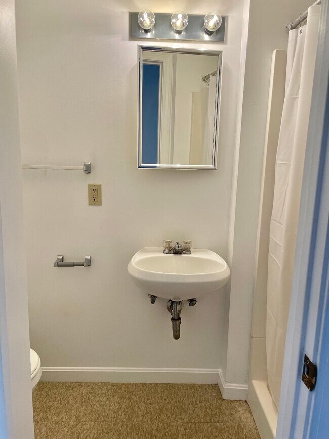 1101 Beacon St Unidad 6