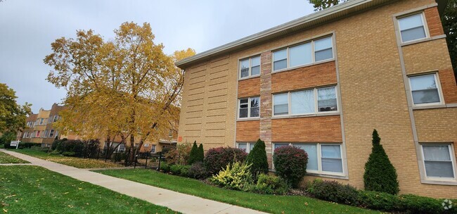 Building Photo - 1955 Euclid Ave Unit 208 Rental