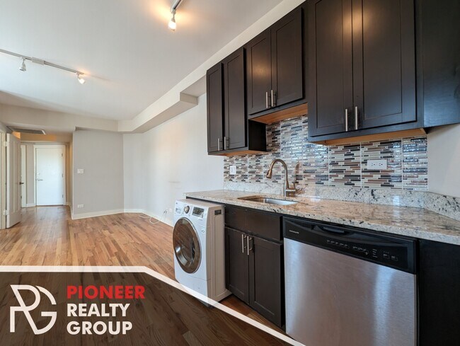 Photo - 2235 W Wilson Ave Unit 2