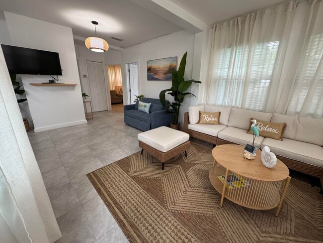 Photo - 305 N Lakeside Dr