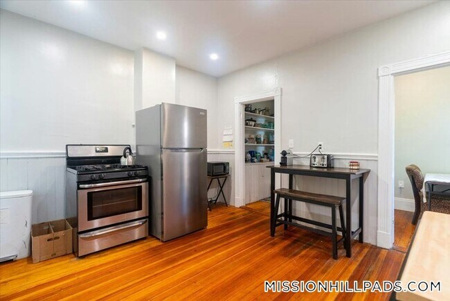 862 Huntington Ave Unidad 3