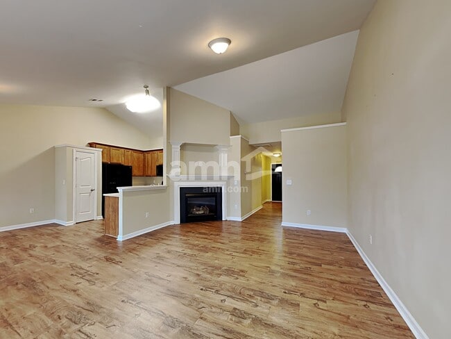 Photo - 32 Riverbed Dr