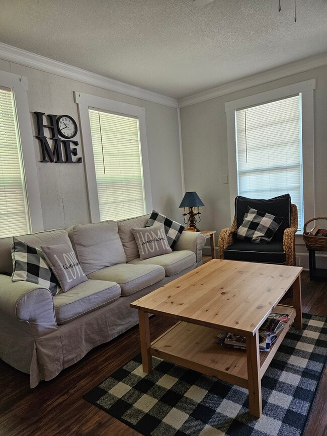 Photo - 205 E Ianthe St