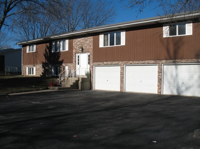 Building Photo - 309 Olsen St Unit C