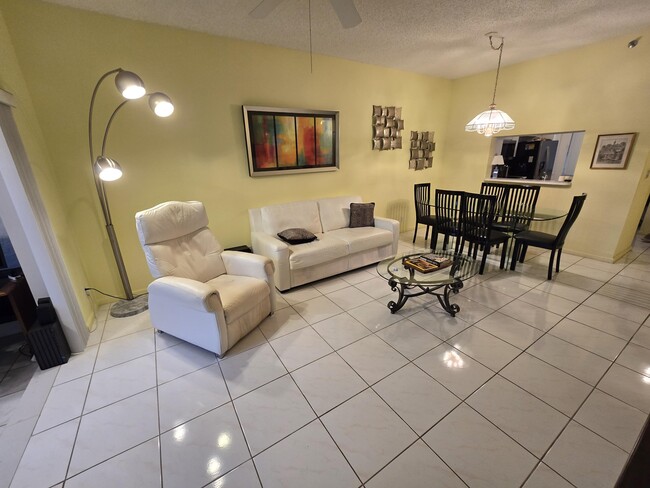 Building Photo - 5084 Rose Hill Dr Unit 1103