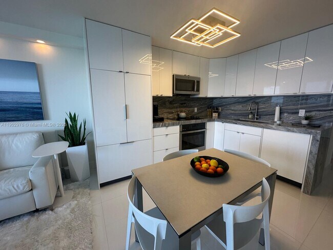 Photo - 2555 Collins Ave Unidad 1907