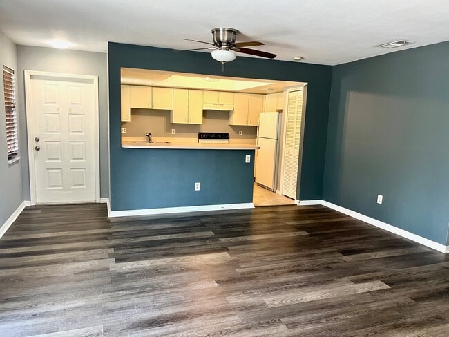 Open kitchen - 715 SE 47th St Unit #5