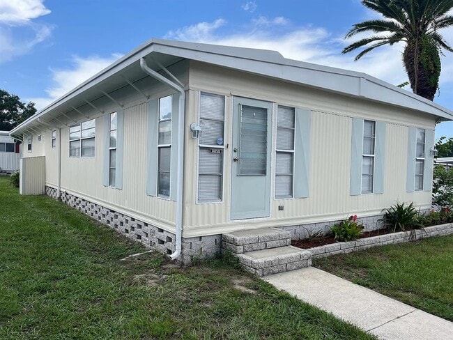 Photo - 15435 Lakeshore Villa St