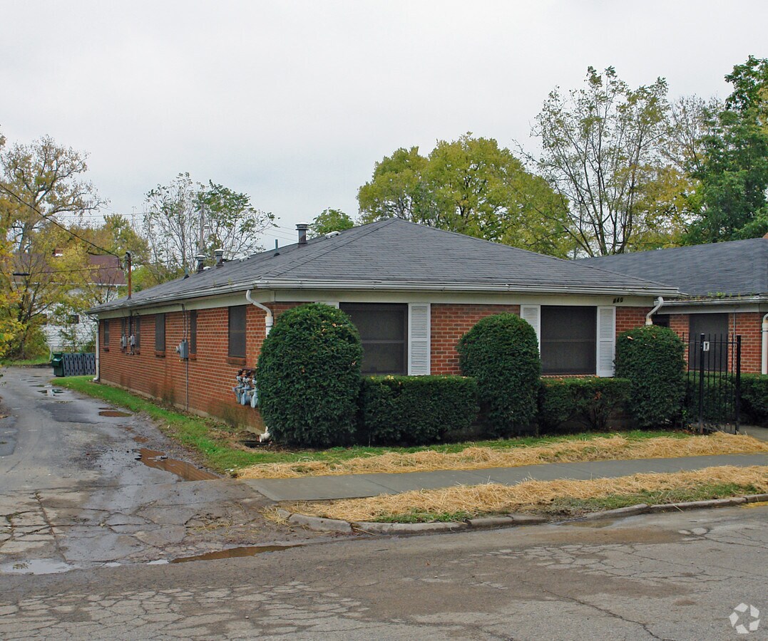 Photo - 446-450 Winters St Apartments