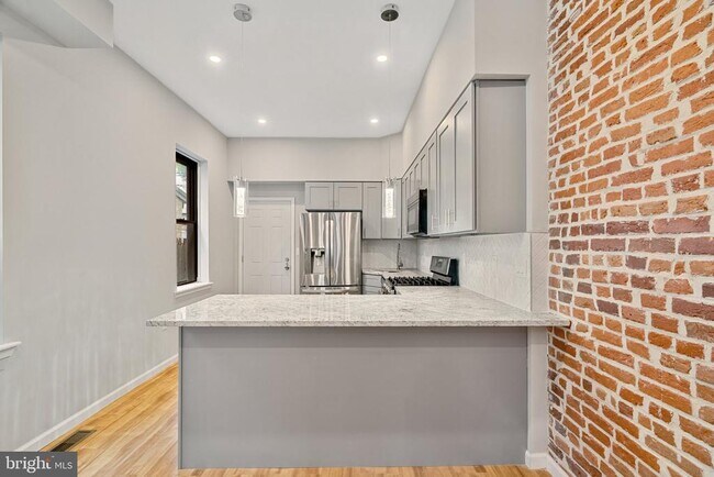 Photo - 1718 Edgley St