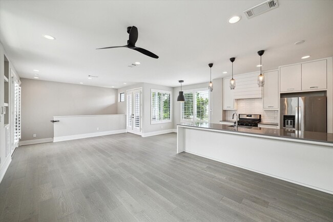 Building Photo - 1015 E 27th St Rental