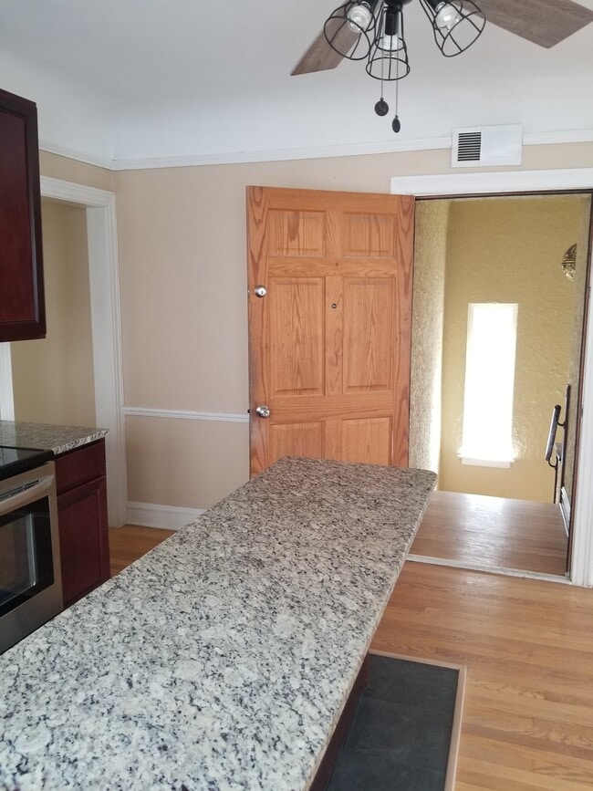 Photo - 2331 S Lombard Ave