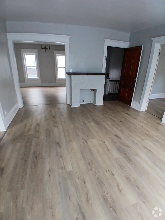 Building Photo - 85 Bowen St Unit 2 Rental