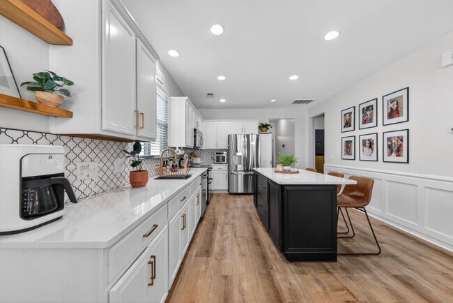 Photo - 105 Crossandra Ave