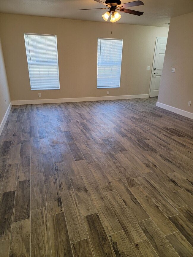 Photo - BRAND NEW 3/2 Townhome in Lakeside!!!!