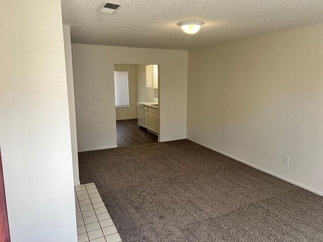 4418 White Ln Unidad C