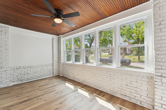 987 Dayton Ave Unit 989