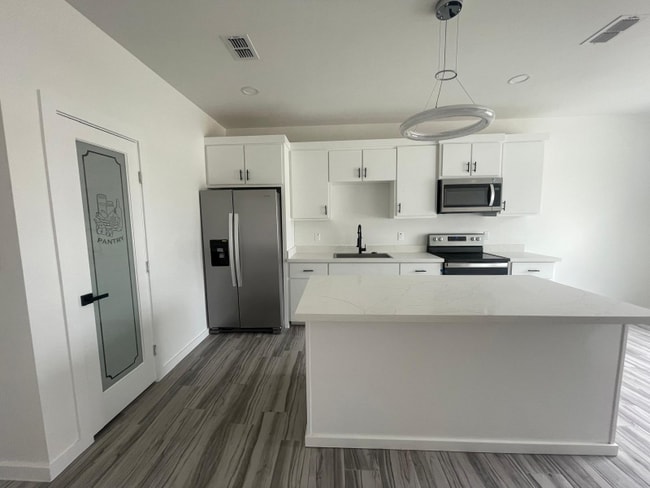 Photo - 708 W Seminole Ave