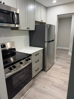 Kitchen & Doorway Closet