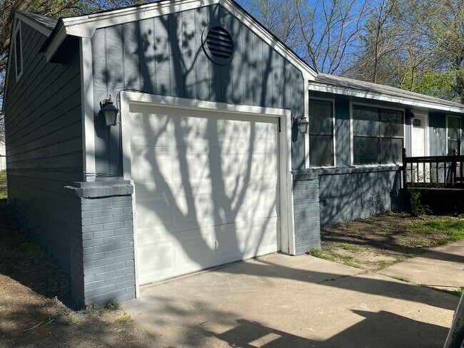 4665 N Main St