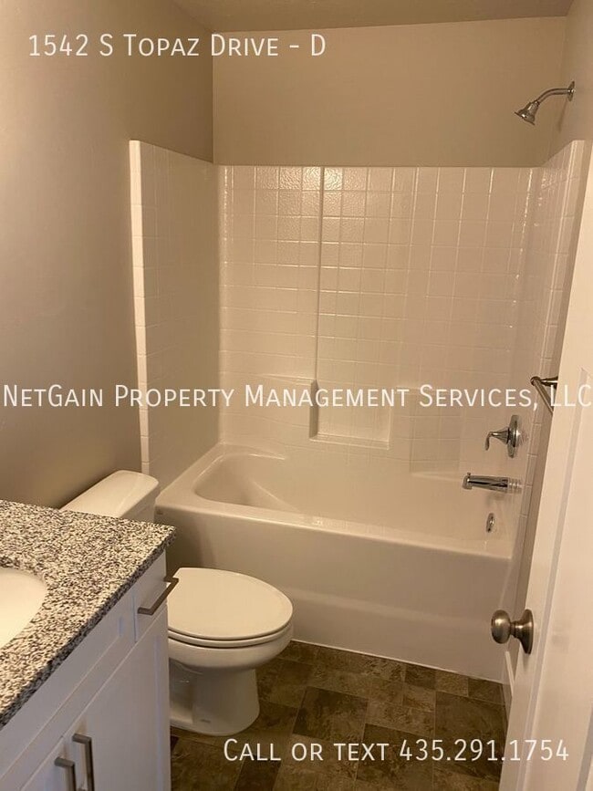 Photo - 1542 S W Topaz Dr